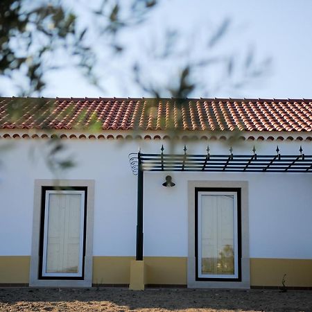 Casa Das Rendufas- Turismo Rural Com Figos Rendufas da Estrada Exterior foto