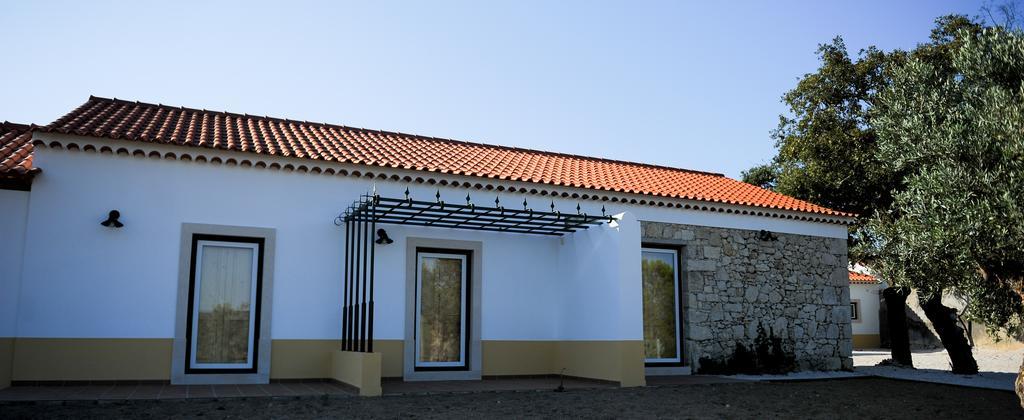 Casa Das Rendufas- Turismo Rural Com Figos Rendufas da Estrada Exterior foto