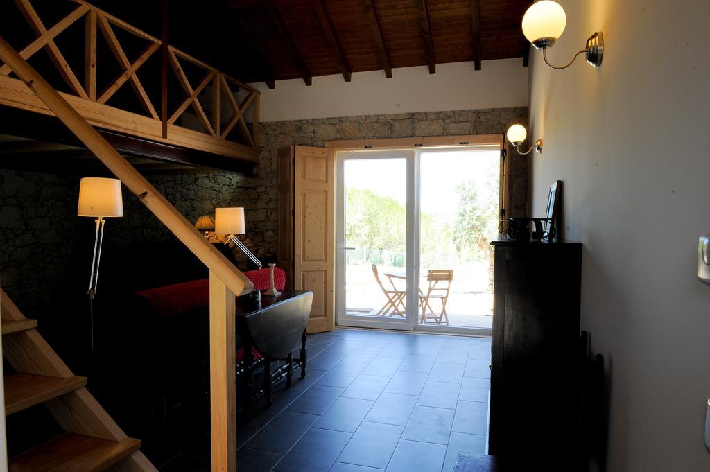 Casa Das Rendufas- Turismo Rural Com Figos Rendufas da Estrada Exterior foto